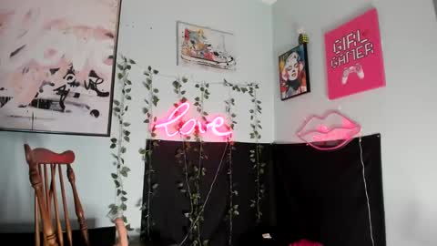 Maddi Avalon online show from 01.14.25