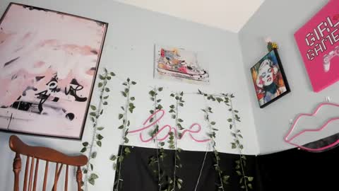 Maddi Avalon online show from 02.06.25