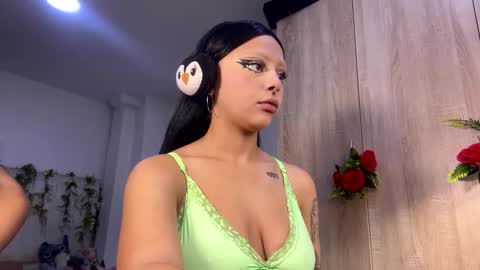 Snapshot of maddiiebrooks chatting on 12.18.25 Maddie online show from 12.18.25