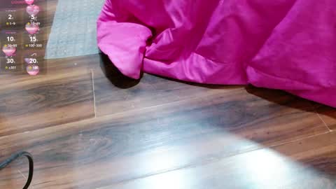 Snapshot of maddy_14 chatting on 01.23.25 Maddy UwU online show from 01.23.25