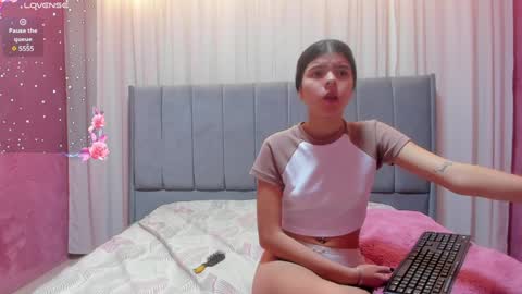 Maddy Please help me with your thumbs up its important online show from 12.29.24