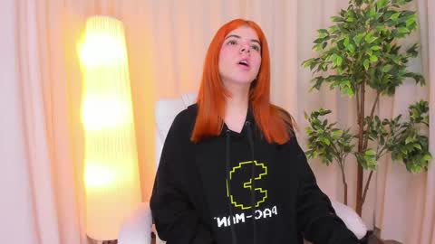 Maddy Please help me with your thumbs up its important online show from 02.19.25