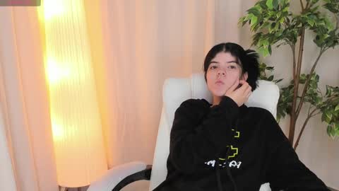 Maddy Please help me with your thumbs up its important online show from 03.07.25