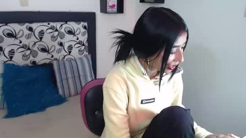 Snapshot of maddy_parker_ chatting on 12.13.24 Maddy Parker online show from 12.13.24