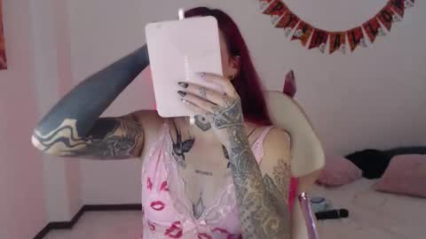 Snapshot of maddy_vicius19 chatting on 10.19.25 maddy_vicius19 online show from 10.19.25