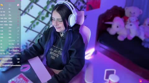 Maddy Foox online show from 01.07.25