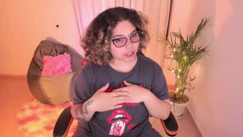 Snapshot of madelaine_taylor chatting on 01.16.25 madelaine_taylor online show from 01.16.25