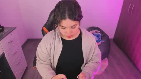 Snapshot of madelaine_taylor chatting on 10.16.25 madelaine_taylor online show from 10.16.25