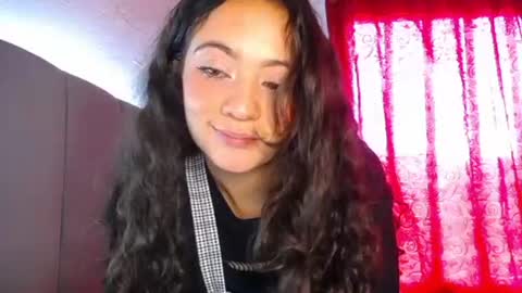 Snapshot of madelainee_buk chatting on 03.10.25 Buk online show from 03.10.25