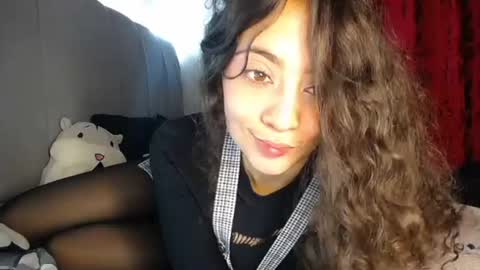 Snapshot of madelainee_buk chatting on 03.11.25 Buk online show from 03.11.25