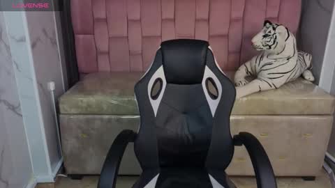 madelen  online show from 12.15.25