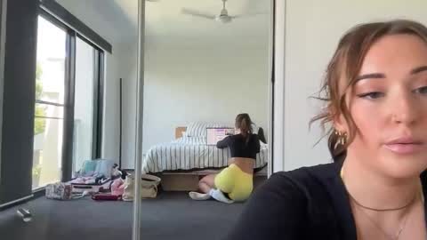 Snapshot of madelineharper chatting on 09.19.25 Madeline Harper online show from 09.19.25