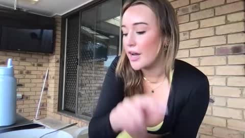 Snapshot of madelineharper chatting on 10.29.25 Madeline Harper online show from 10.29.25