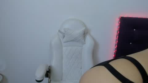 Snapshot of madelinesquit chatting on 05.17.26 madelinesquit online show from 05.17.26