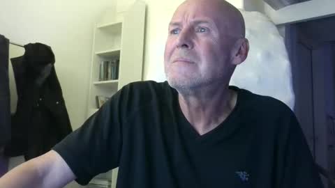 madio1187940 online show from 11.09.25