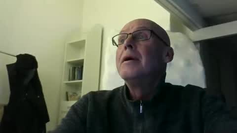 madio1187940 online show from 11.11.25