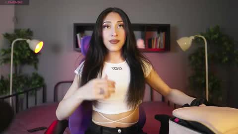 Snapshot of madison_rey__ chatting on 12.01.25 madison_rey__ online show from 12.01.25