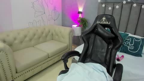 Snapshot of madison_saenzz chatting on 02.14.26 M A D I S O N online show from 02.14.26