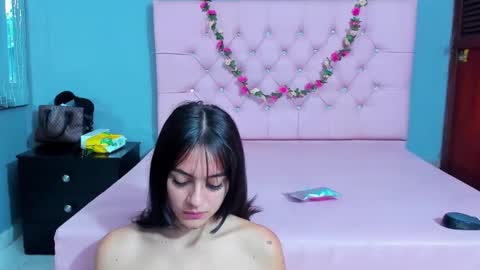 Snapshot of madisoncarzon chatting on 11.18.25 Madison Carzon online show from 11.18.25