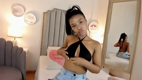 Snapshot of madisongomez16 chatting on 02.03.25 madisongomez16 online show from 02.03.25