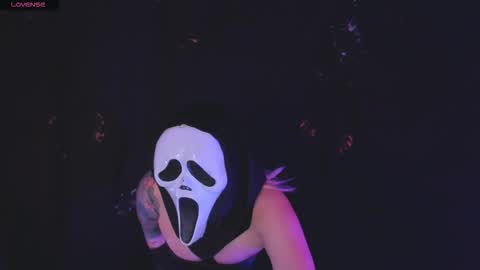 Snapshot of madisonkane chatting on 10.31.25 Madison Kane online show from 10.31.25