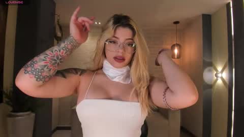 Snapshot of madisonkane chatting on 12.03.25 Madison Kane online show from 12.03.25