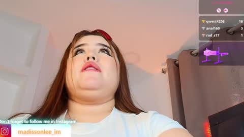 Snapshot of madissonlee__ chatting on 06.14.26 madissonlee__ online show from 06.14.26