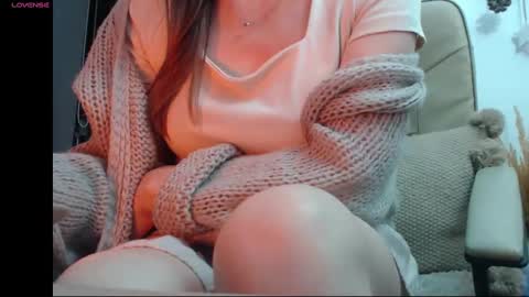 Snapshot of madyqueen chatting on 01.22.25 Mara online show from 01.22.25