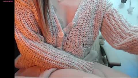 Snapshot of madyqueen chatting on 02.12.25 Mara online show from 02.12.25