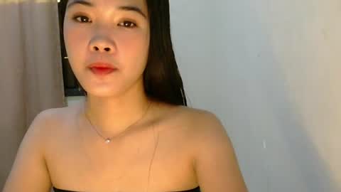Snapshot of mae_luna chatting on 06.25.26 mae_luna online show from 06.25.26