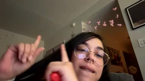 Mae Mariposa  online show from 02.21.26