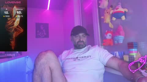 Snapshot of magabear chatting on 02.05.25 Magabear online show from 02.05.25