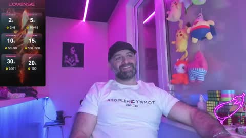 Snapshot of magabear chatting on 03.08.25 Magabear online show from 03.08.25