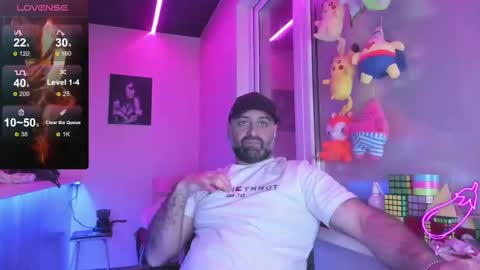 Snapshot of magabear chatting on 03.12.25 Magabear online show from 03.12.25