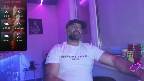Snapshot of magabear chatting on 09.11.25 Magabear online show from 09.11.25