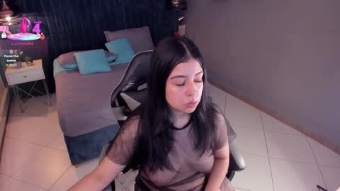 Snapshot of magic_angela chatting on 11.25.25 magic_angela online show from 11.25.25