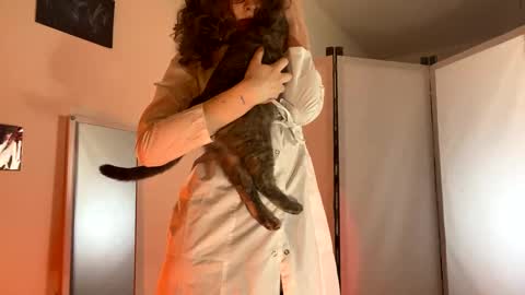 Snapshot of magic_mini_moon chatting on 01.26.25 Mikky or Moon online show from 01.26.25