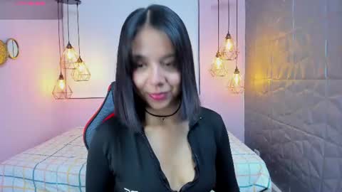 Snapshot of magic_oliviah chatting on 06.14.26 Oliviah online show from 06.14.26