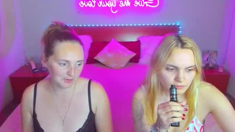 Lili and Bella online show from 11.21.25
