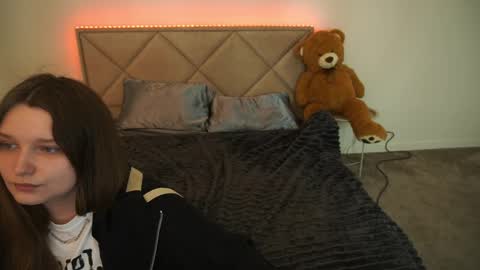 Snapshot of magicpeachhs chatting on 05.22.26 Emily online show from 05.22.26