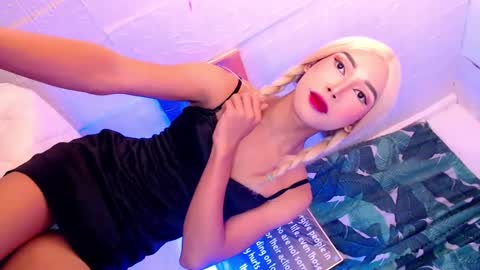 Mocah online show from 01.17.25