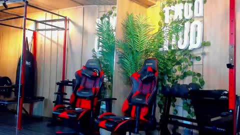 Snapshot of magnus_dahl chatting on 02.19.25 MAGNUS DAHL online show from 02.19.25