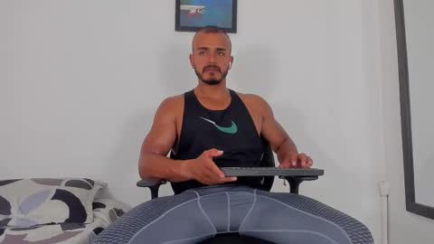 Snapshot of magnusclark chatting on 02.13.26 Magnusclark online show from 02.13.26