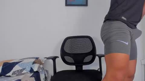 Snapshot of magnusclark chatting on 02.19.26 Magnusclark online show from 02.19.26