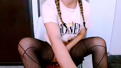 Snapshot of magy__2 chatting on 03.18.26 magy online show from 03.18.26