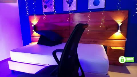 Snapshot of mahia_queen chatting on 04.17.26 Dani online show from 04.17.26