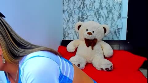 Maia Bronce online show from 09.21.25