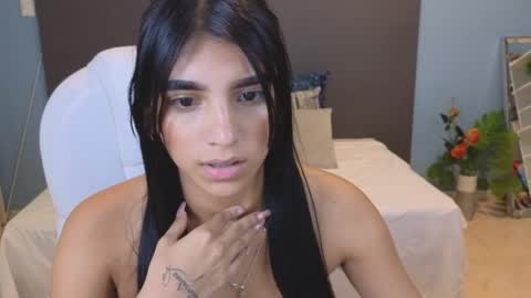 Snapshot of maiaa_ruiz chatting on 12.15.24 Maiaa Ruiz online show from 12.15.24