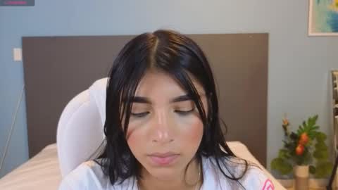 Snapshot of maiaa_ruiz chatting on 12.20.24 Maiaa Ruiz online show from 12.20.24