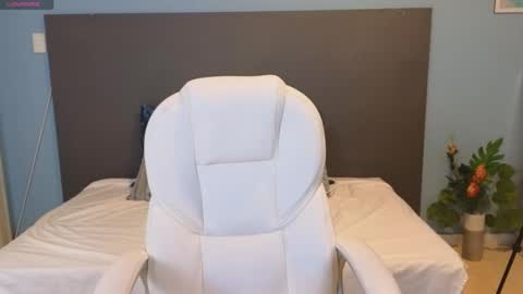 Snapshot of maiaa_ruiz chatting on 12.20.24 Maiaa Ruiz online show from 12.20.24